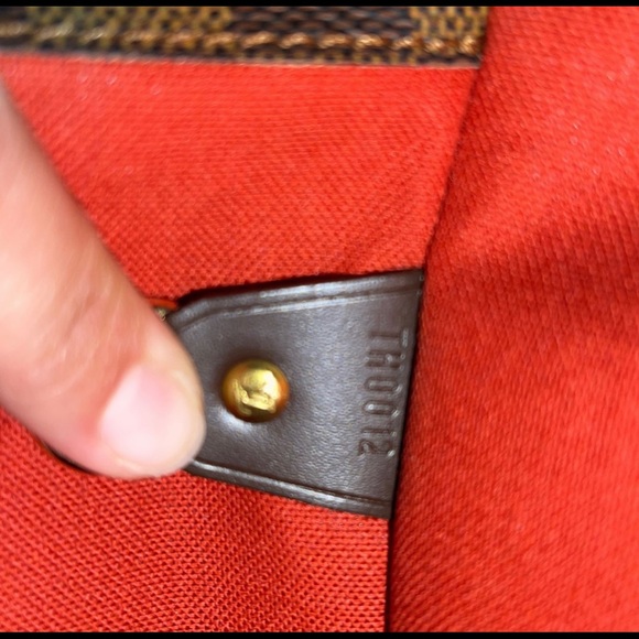 Louis Vuitton - Broadway Damien - Picture 4 of 4